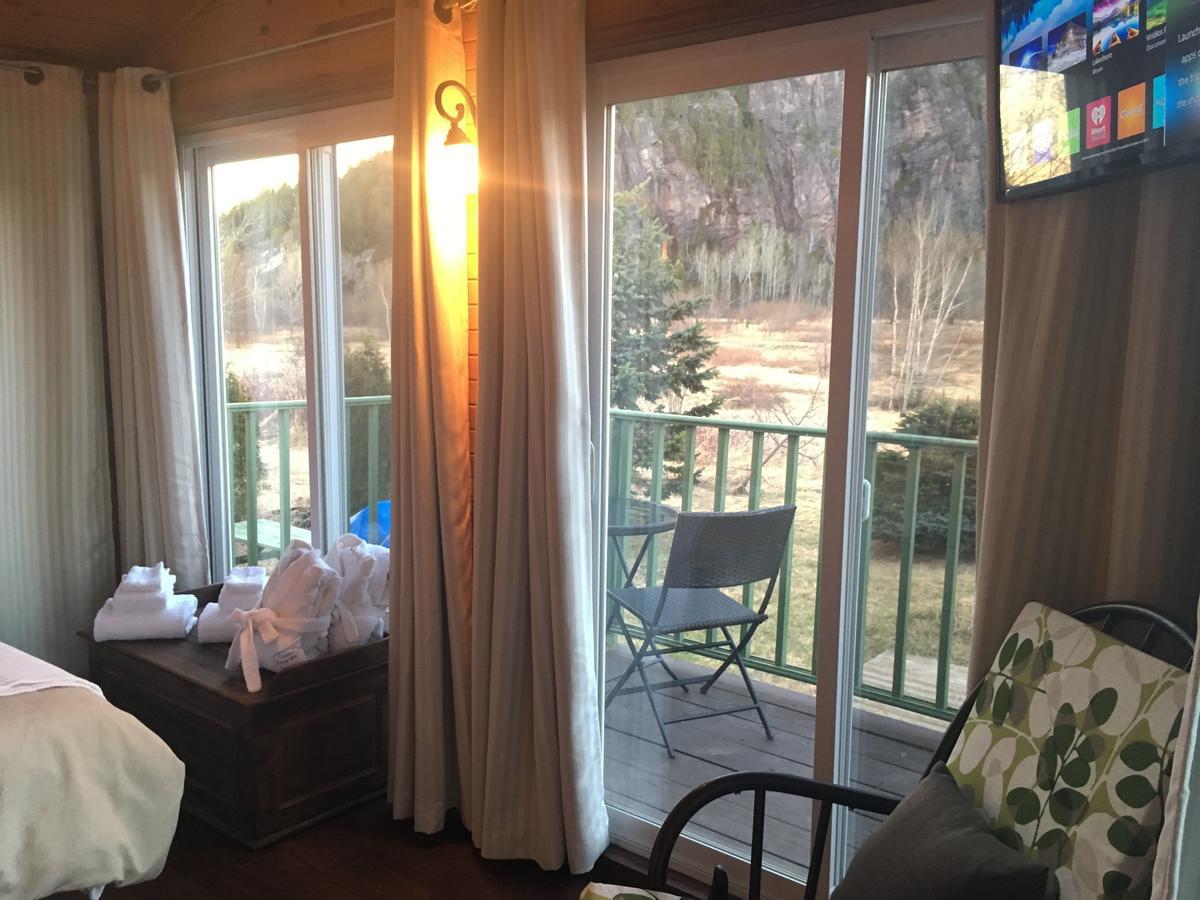 La Chouette Viree Bed & Breakfast Grandes-Bergeronnes Exterior foto