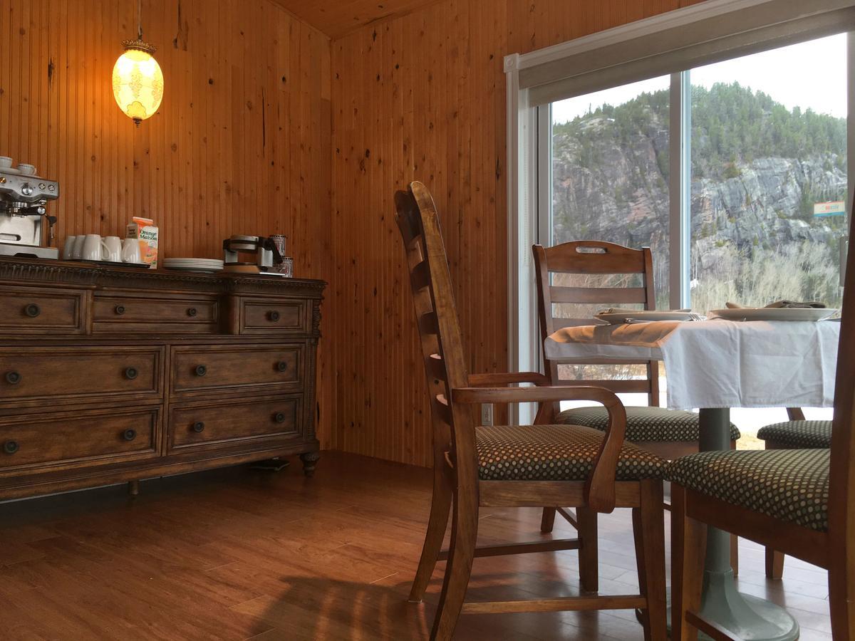 La Chouette Viree Bed & Breakfast Grandes-Bergeronnes Exterior foto