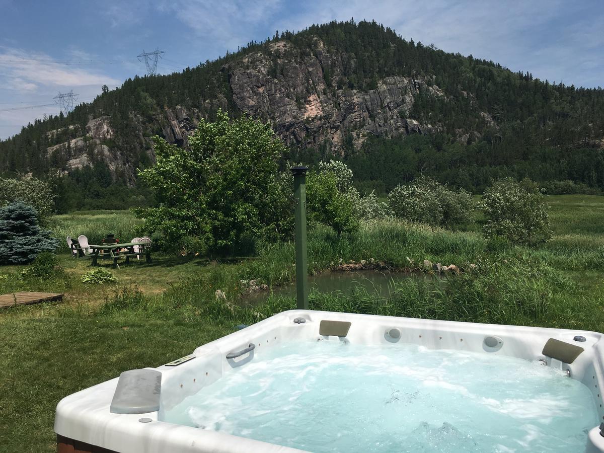 La Chouette Viree Bed & Breakfast Grandes-Bergeronnes Exterior foto